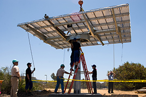 Workers install Concentrix Solar�s sun-tracking concentrating photovoltaic panel at UC San Diego�s East Campus Energy Complex