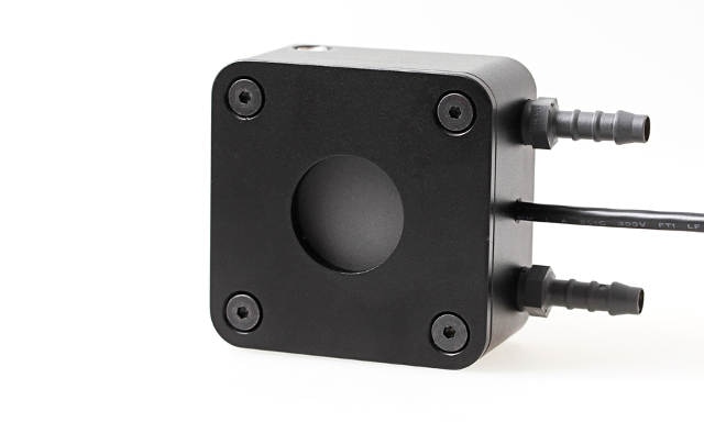 gRAY C100-HW laser power detector from greenTEG, housed with amplifier electronics and connections for water cooling