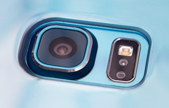 Close up of the flood illumination source on a smart phone.