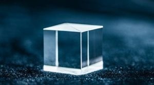 Narrowband Beamsplitter Cube