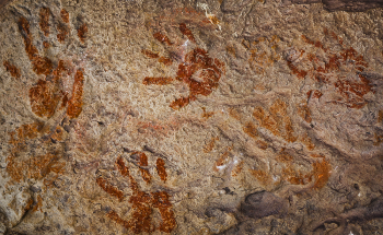 Scientists Use Modern Electron Microscopy to Understand Ochre Paint Creation in Pictographs