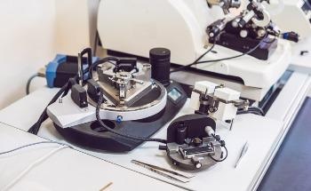 How Piezoelectric Feedback Boosts Infrared Atomic Force Microscopy