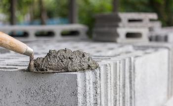 Revealing Early Signs of Damage in Cement Using Near-Infrared Fluorescence