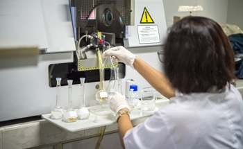 What is the Difference Between Spectrometry and Spectroscopy?