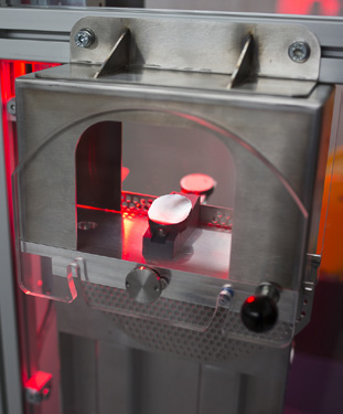 Manual sample introduction door.