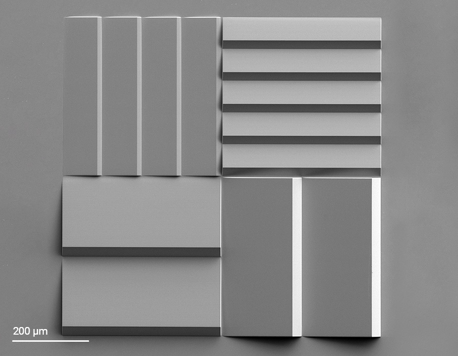 High-precision microwedges demonstrate the advanced features of Two-Photon Grayscale Lithography (2GL<sup>®</sup>) for the fabrication of shape-accurate designs. With 2GL, Quantum X litho rapidly produces smooth surfaces and sharp edges for well-defined microwedges and all types of curved, sharply shaped and patterned designs