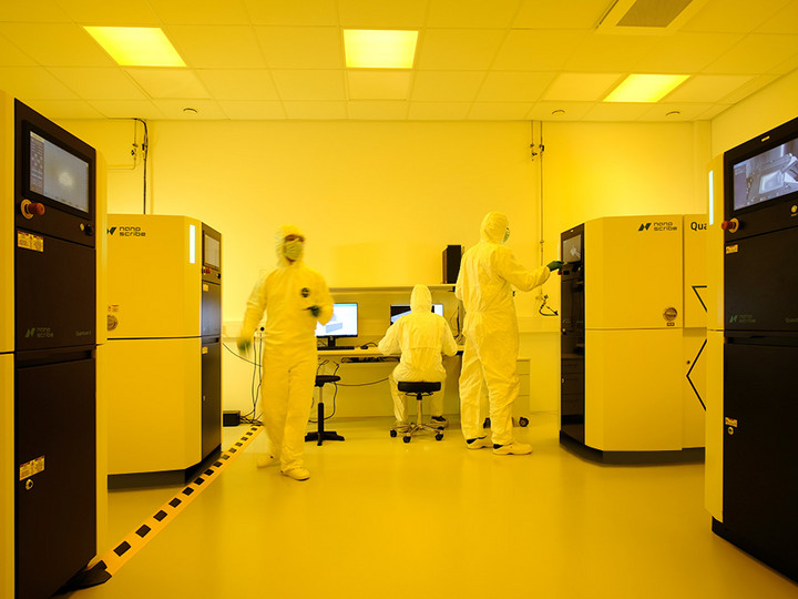 Our Quantum X litho systems are cleanroom ready. Uncompromised production with the highest quality, yield and throughput