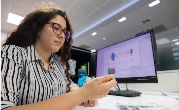 Smart Windows Offer a Low-Energy Alternative to Wi-Fi