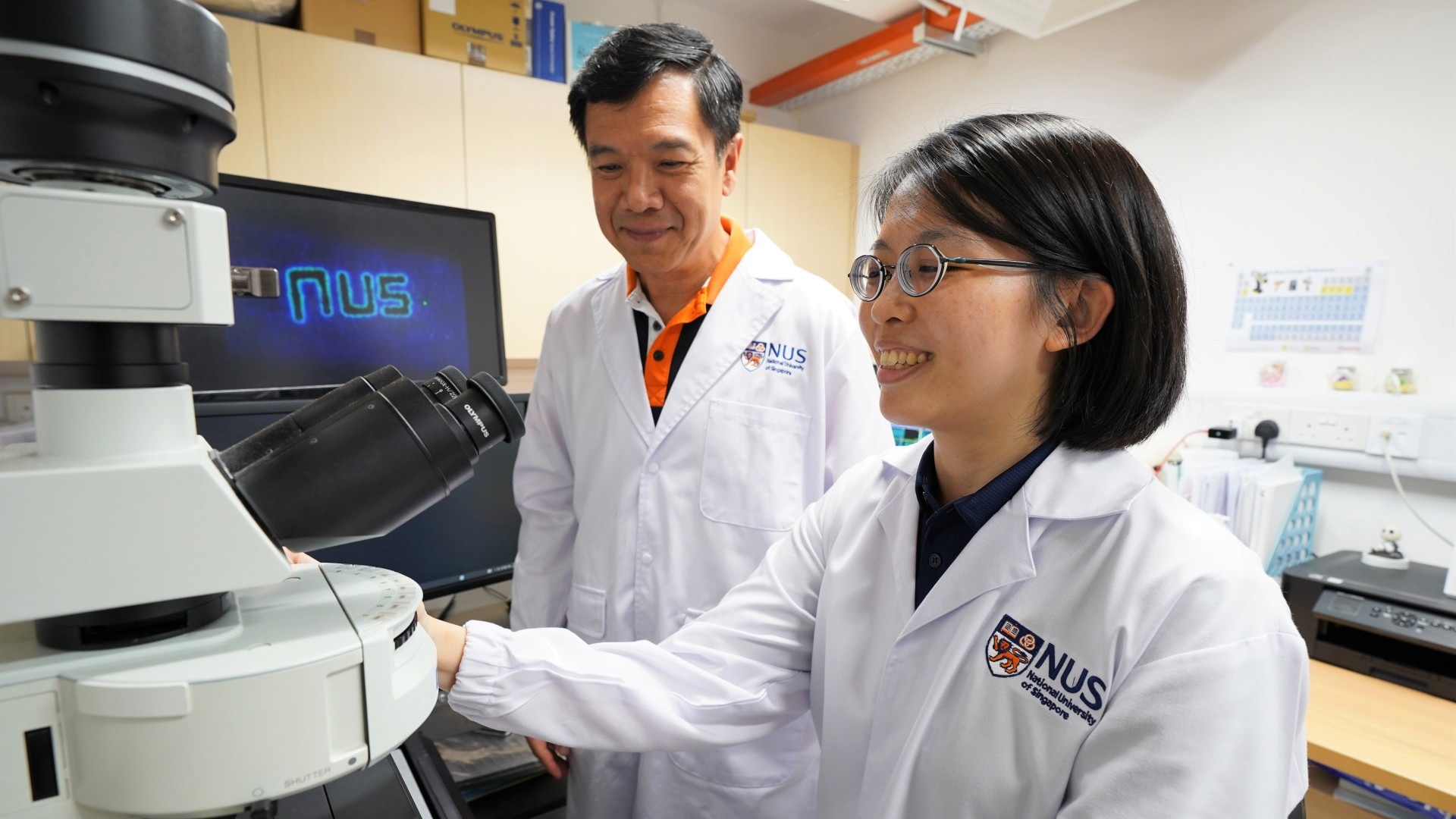 Using Hair Fluorescence to Study Human Hair Waste