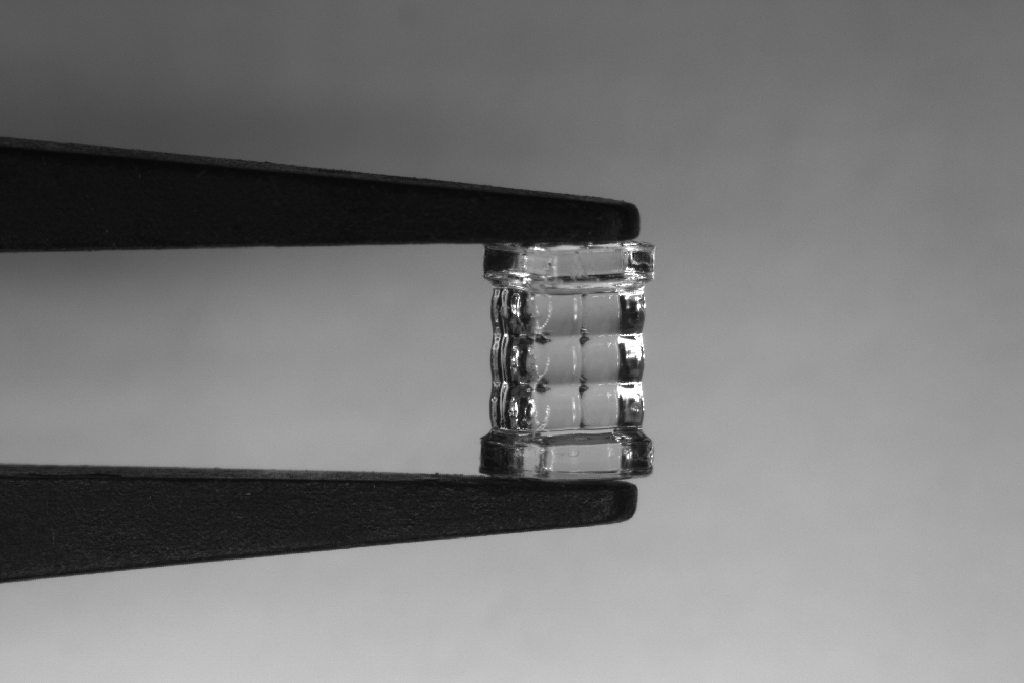 Blurred Light Creates High-Resolution Microscope Lenses