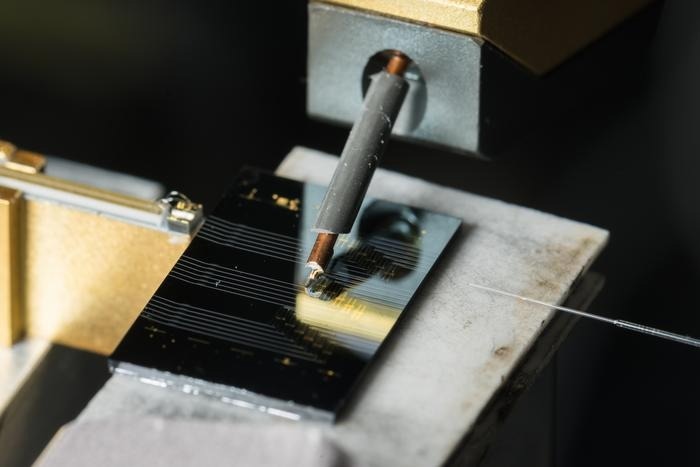 Microcomb Unveils Simplified Design for Powerful Chip-Based Lasers