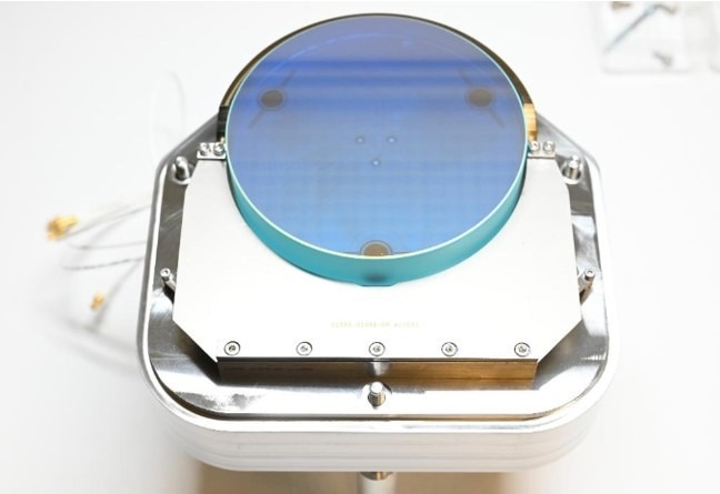 Dielectrically coated 100mm diameter field selection mirror