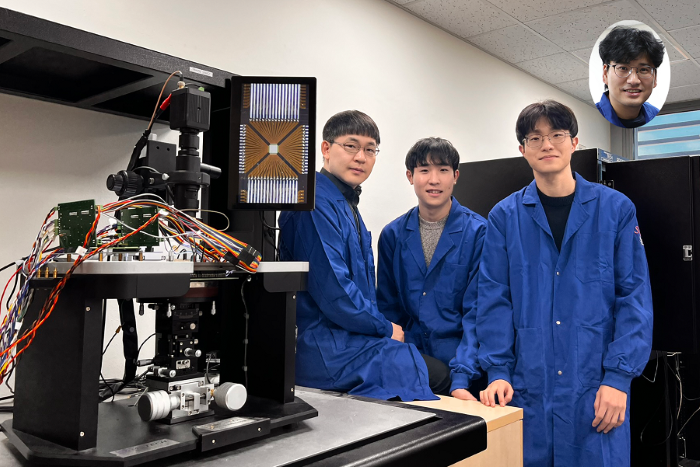 The research team of the School of Electrical Engineering posed by the newly developed processor