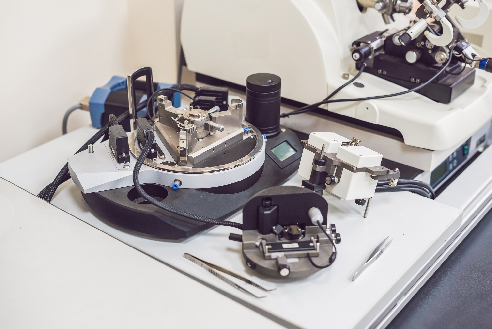 atomic force microscope in a microscopic laboratory