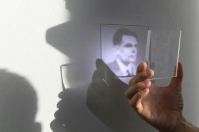 EPFL Scientists Control Caustic Light Patterns and Organize Them into Coherent Images