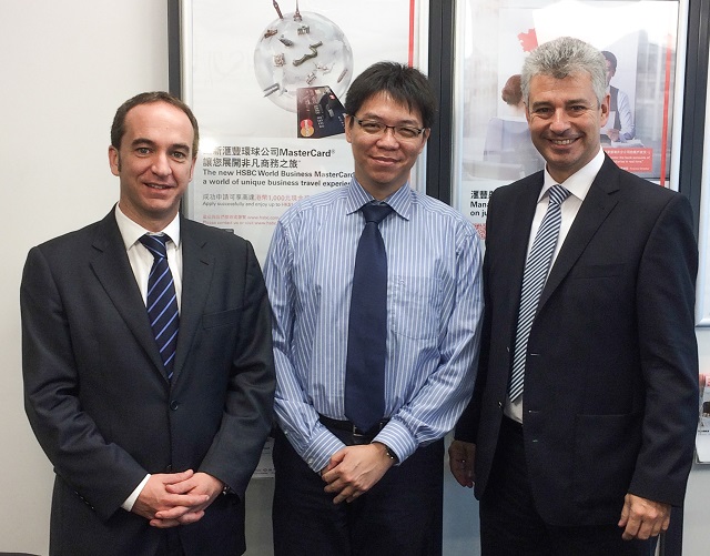 Sensofar Metrology General Manager Marc Canales (left) and Sensofar Metrology CEO Gerald Nitsch (right) together with Leslie Yu, Managing Partner of Shanghai Sensofar Tech Company