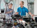 Cheap, Robust Semiconductor Lasers Produce High-Energy Light Pulses Without Drawbacks