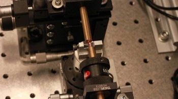 Scientists Equip Electronic Chips with Innovative Optical Functions