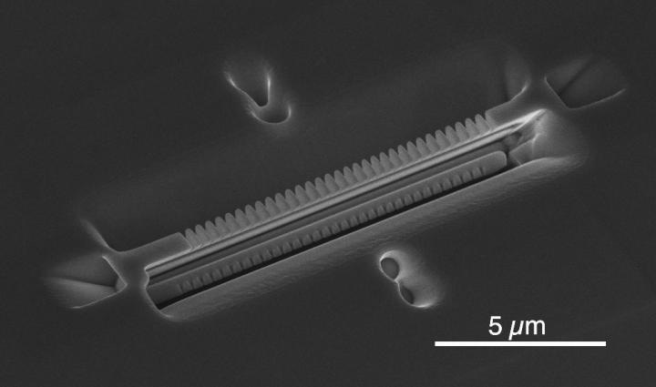 Tiny Optical Cavity Could Make Quantum Networks Possible