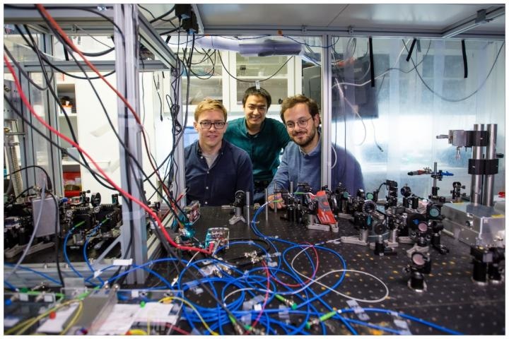Quantum-Entangled Light From A Vibrating Membrane