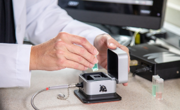 Square One Cuvette Holder from Ocean Insight