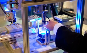Using a Fiber-Tip Microforce Sensor for Interfacial Adhesion Forces Measurement