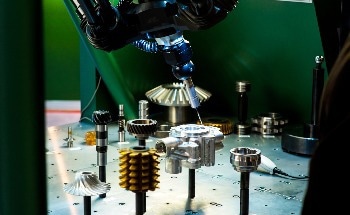 Freeform Surface Machining with Controlled Fast Tool Servo Using Tool Path Optimization