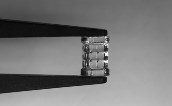 Blurred Light Creates High-Resolution Microscope Lenses