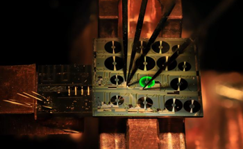 Chip-Sized Laser Rivals Performance of Fiber Lasers