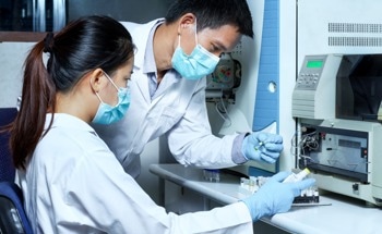 High-Resolution Integrated Photonic Spectrometer for Versatile Spectral Analysis