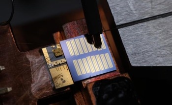 High-Performance Frequency Comb with Unprecedented Spectral Coverage