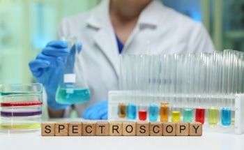 Optical Spectroscopy Reveals Hydrodynamic Heat Transport Behavior