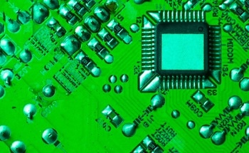 Quantum Photonic Computing Enhances Time-Series Prediction Accuracy